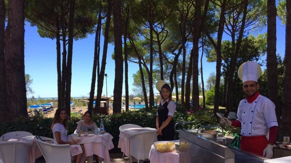 Hotel Beau Rivage Pineta ليدو دي يسولو المظهر الخارجي الصورة