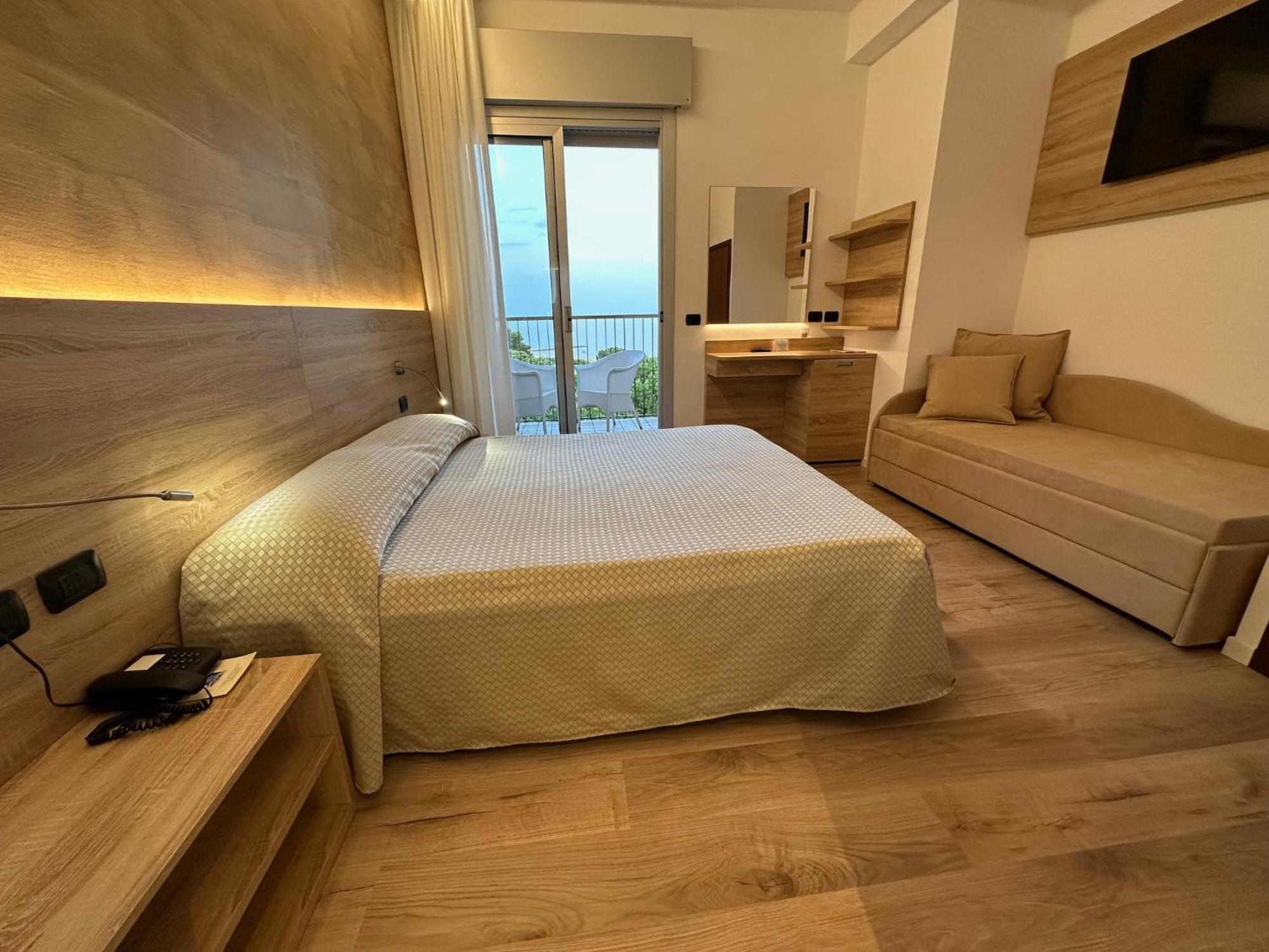 Hotel Beau Rivage Pineta ليدو دي يسولو الغرفة الصورة